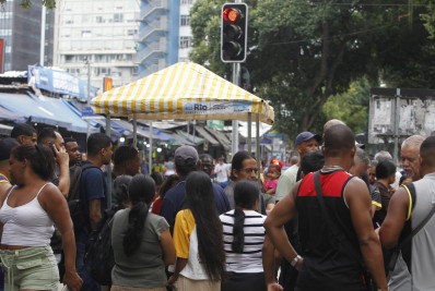 Primeiro dia de fiscalização na Feira da Uruguaiana tem reclamações de camelôs