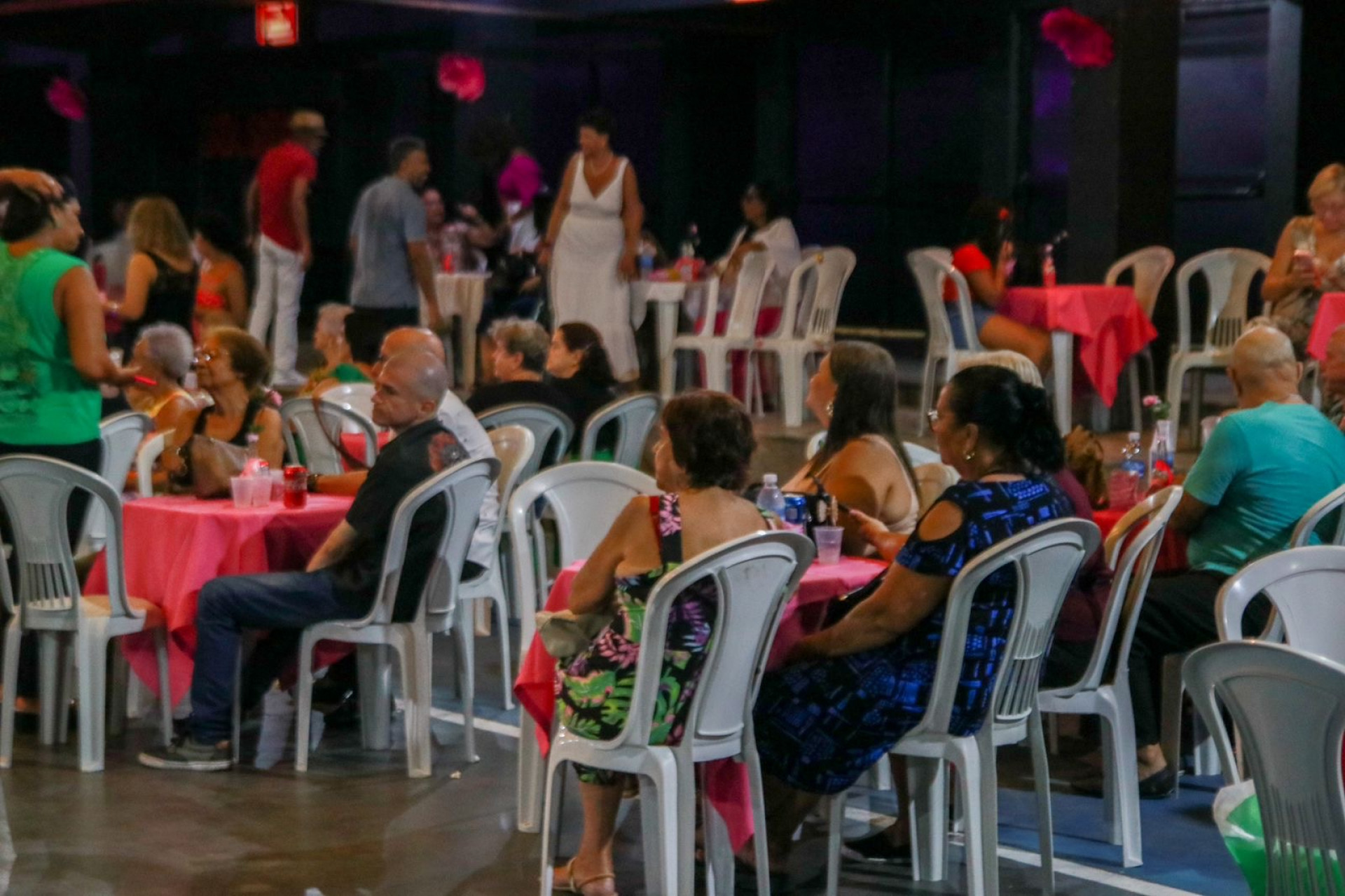 200 pessoas marcaram presença na volta do Baile da Mulher Nilopolitana - Felipe Soares / PMN