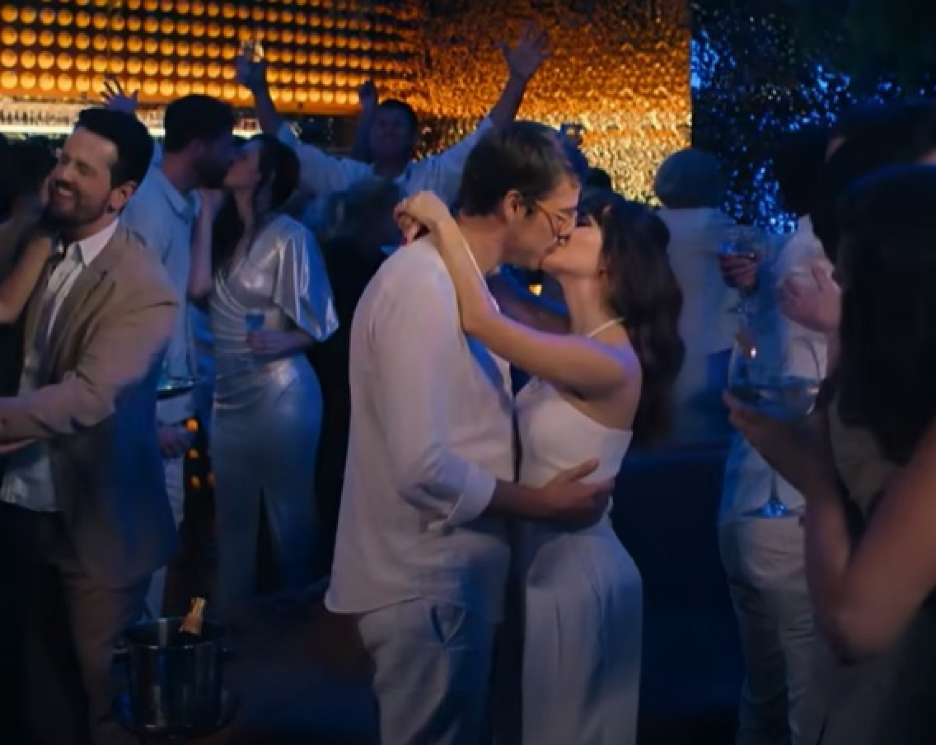 Fabio Porchat e Samdy fazem par romântico no filme 'Evidências do Amor' - Reprodução de vídeo