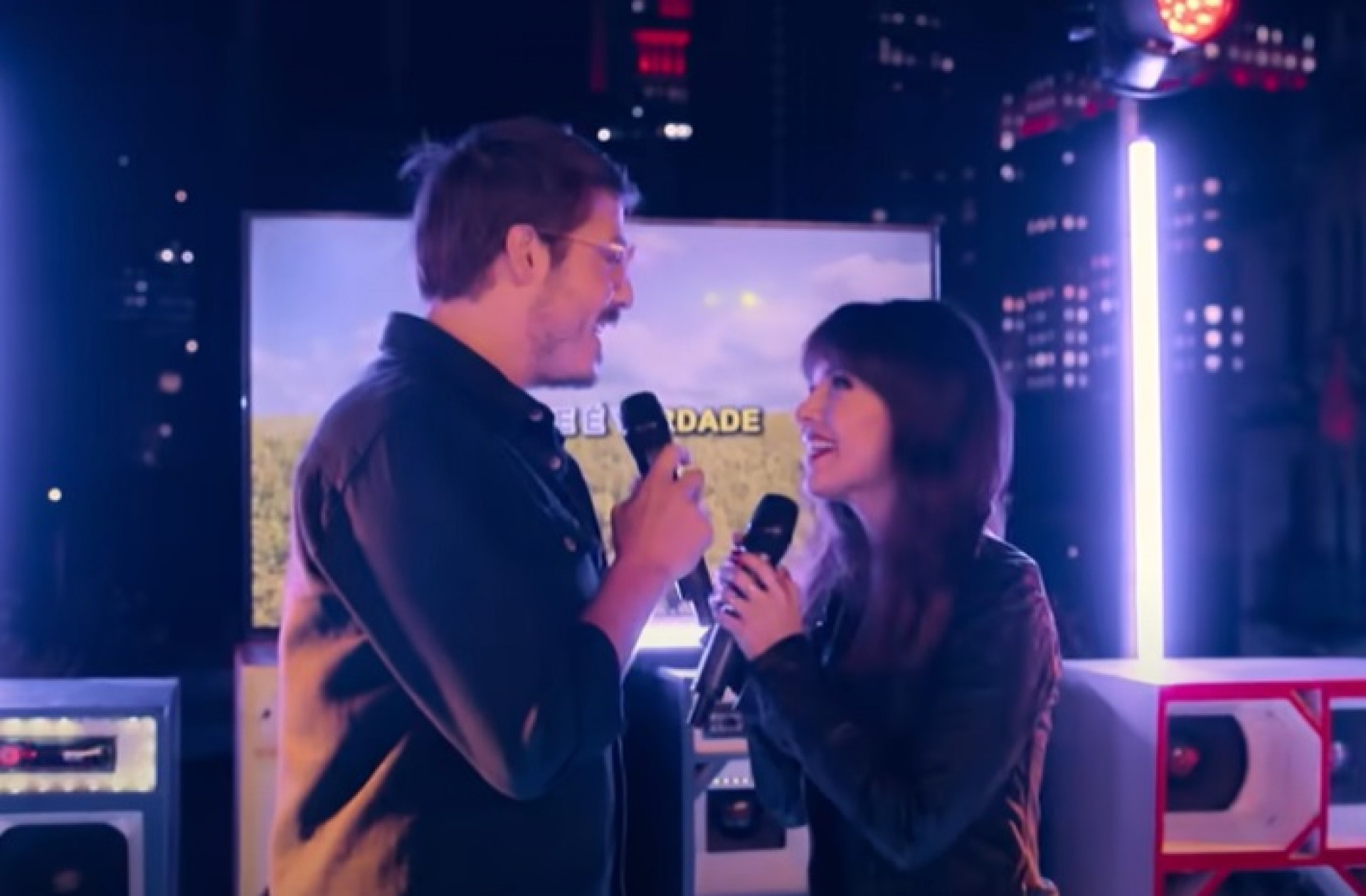 Fabio Porchat e Samdy fazem par romântico no filme 'Evidências do Amor' - Reprodução de vídeo