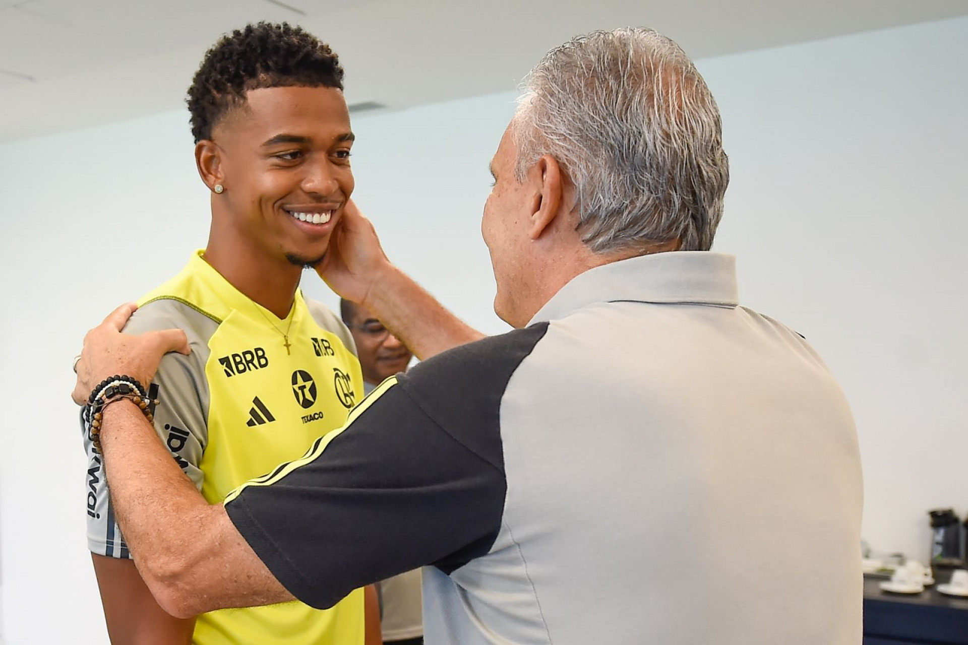 Carlinhos conversa com Tite, técnico do Flamengo - Marcelo Cortes/CRF