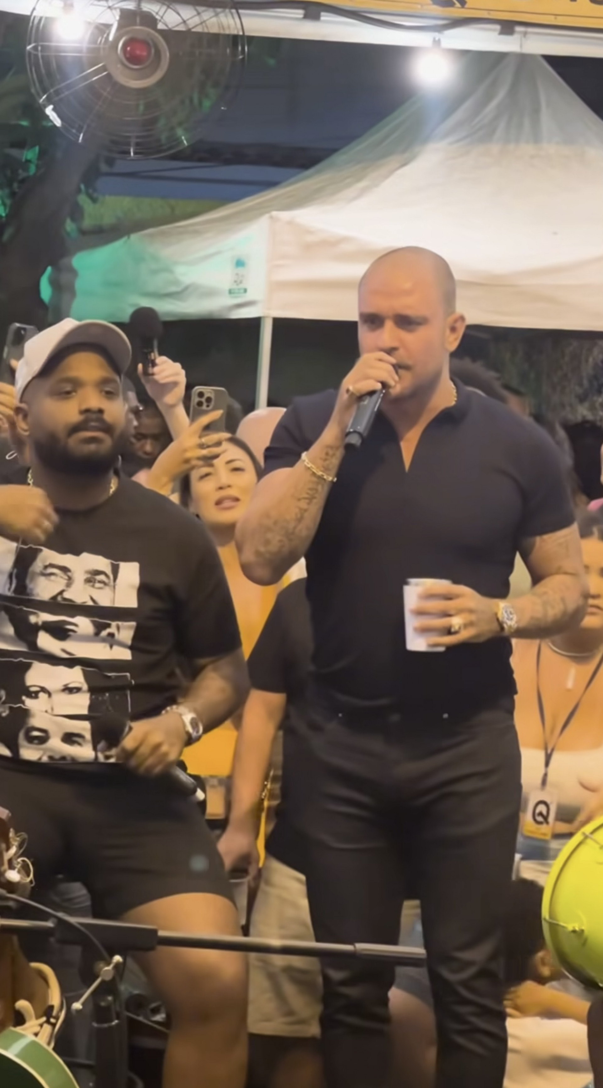 Diogo Nogueira 'invade' show de Arlindinho em roda de samba no RIo - Reprodução