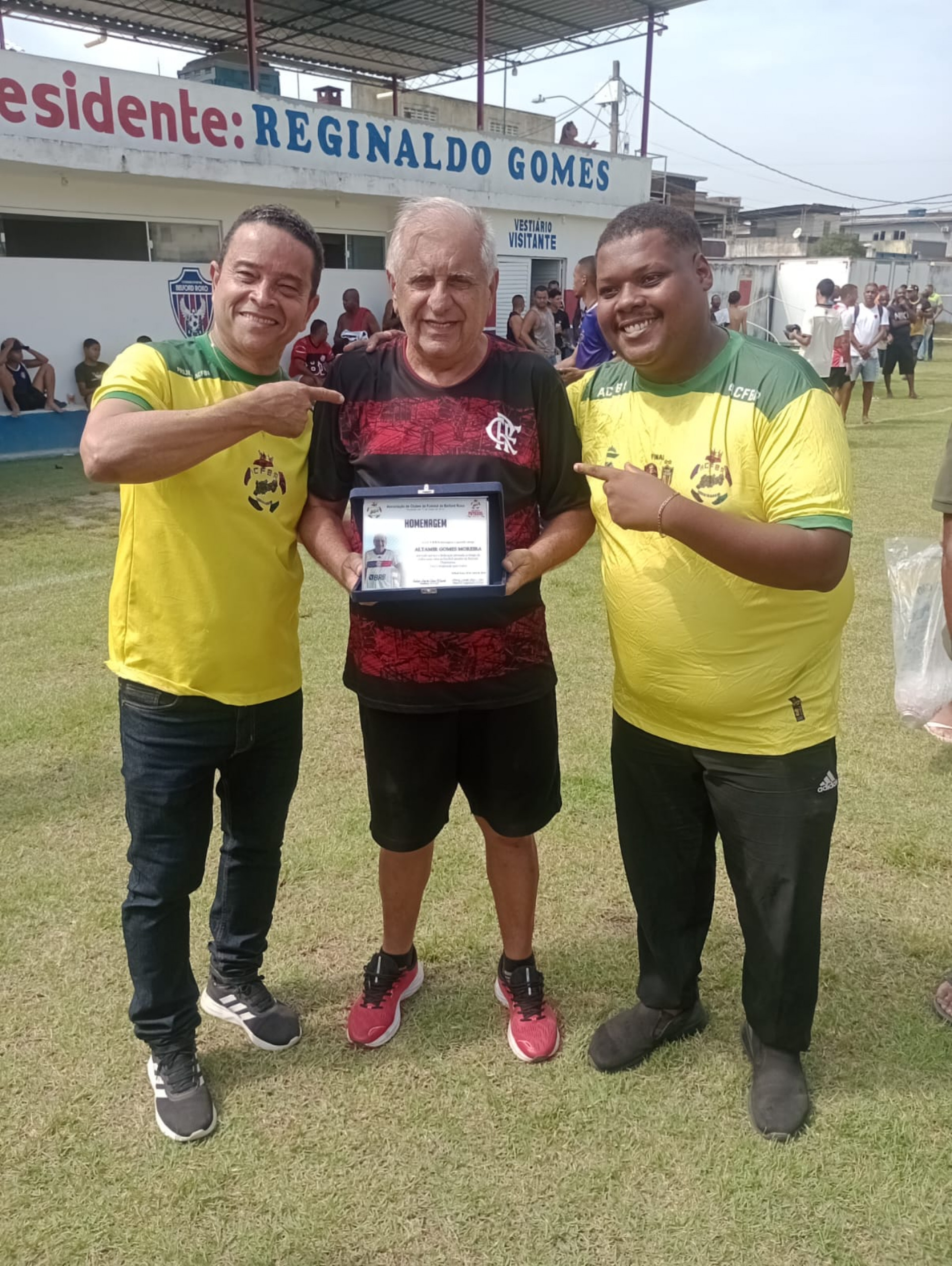 Presidente da ACFBR, Jackson Macedo (D), ex-prefeito Altamir Gomes e diretor da ACFBR Marcos Leandro - Divulga&ccedil;&atilde;o