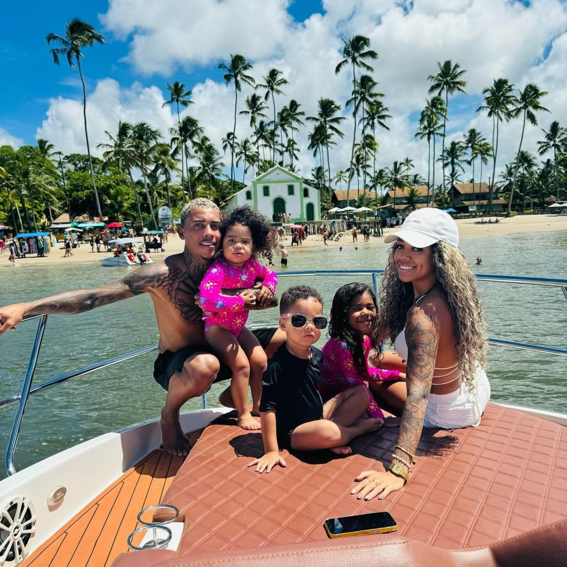 Após reatar relacionamento, MC Poze do Rodo viaja com Vivi Noronha e os filhos para Pernambuco  - Reprodução / Instagram 