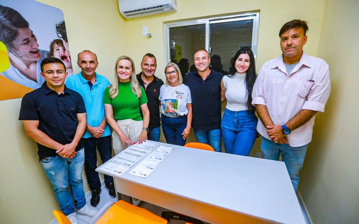 Deputada Daniela do Waguinho e prefeito Waguinho, com secretários e liderança do bairro, visitaram a policlínica