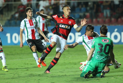 Flamengo já protagonizou vexame contra o Palestino, adversário desta quarta