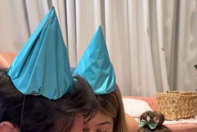 Viih Tube e Eliezer comemoram aniversário de 1 ano de Lua com bolinho