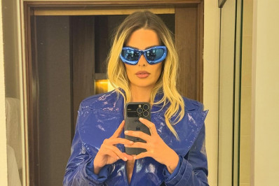 Yasmin Brunet posa com óculos diferentão e recebe elogios: 'Poderosa'