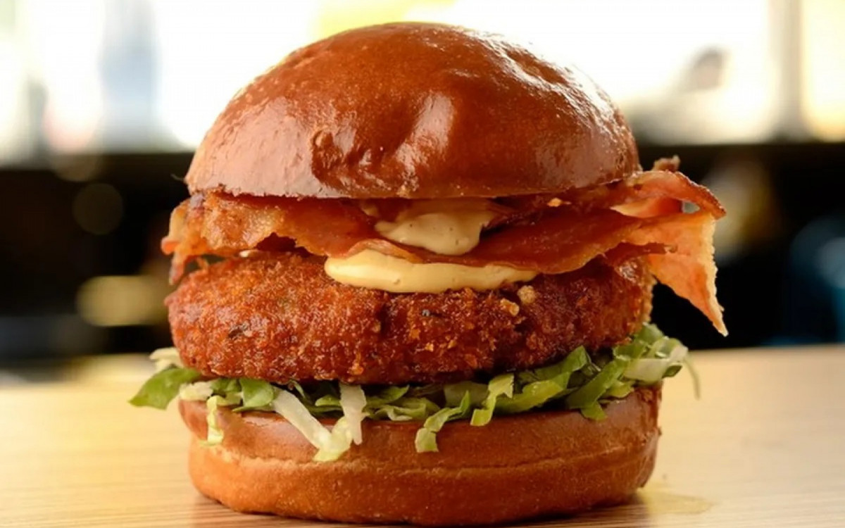 Evento gastronômico reúne atrações de quinta a domingo, na orla da Praia dos Cavaleiros