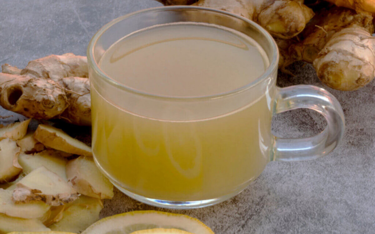 Ch&aacute; de gengibre com lim&atilde;o (Imagem:  Narong Jhanwattana | Shutterstock)
