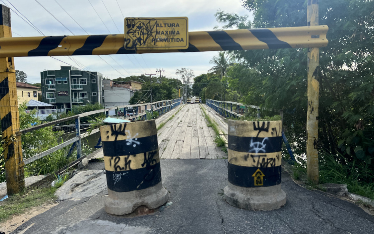 Ponte foi interrompida para tráfego de veículos por estar com sua estrutura comprometida
