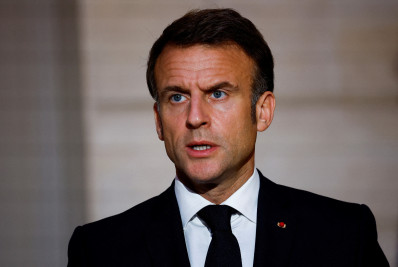 Macron pede ao primeiro-ministro que continue no cargo para 'garantir a estabilidade' da França