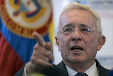 Ex-presidente da Colômbia Uribe diz que chamado a juízo é 'vingança política'