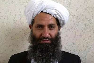 Em rara aparição, líder do Talibã ataca comunidade internacional por críticas ao Afeganistão