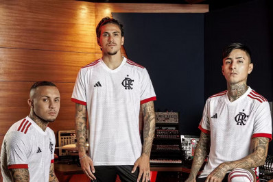 Flamengo lança nova segunda camisa, após revelá-la em comemoração de título