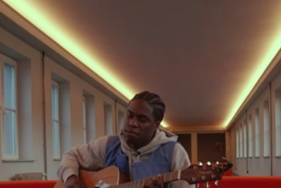 Daniel Caesar anuncia show no Rio de Janeiro e empolga fãs