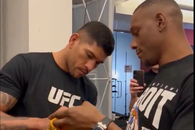 Cara a cara! Alex Poatan e Hill têm primeiro encontro antes do UFC 300