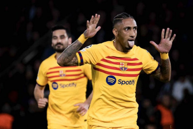 Raphinha brilha e Barcelona vence o PSG na Liga dos Campeões