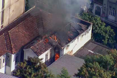 Incêndio atinge casarão antigo na Zona Sul