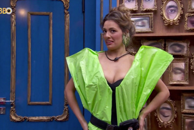 Beatriz cria look com sacos de lixo: 'Para vender limão na barraca'