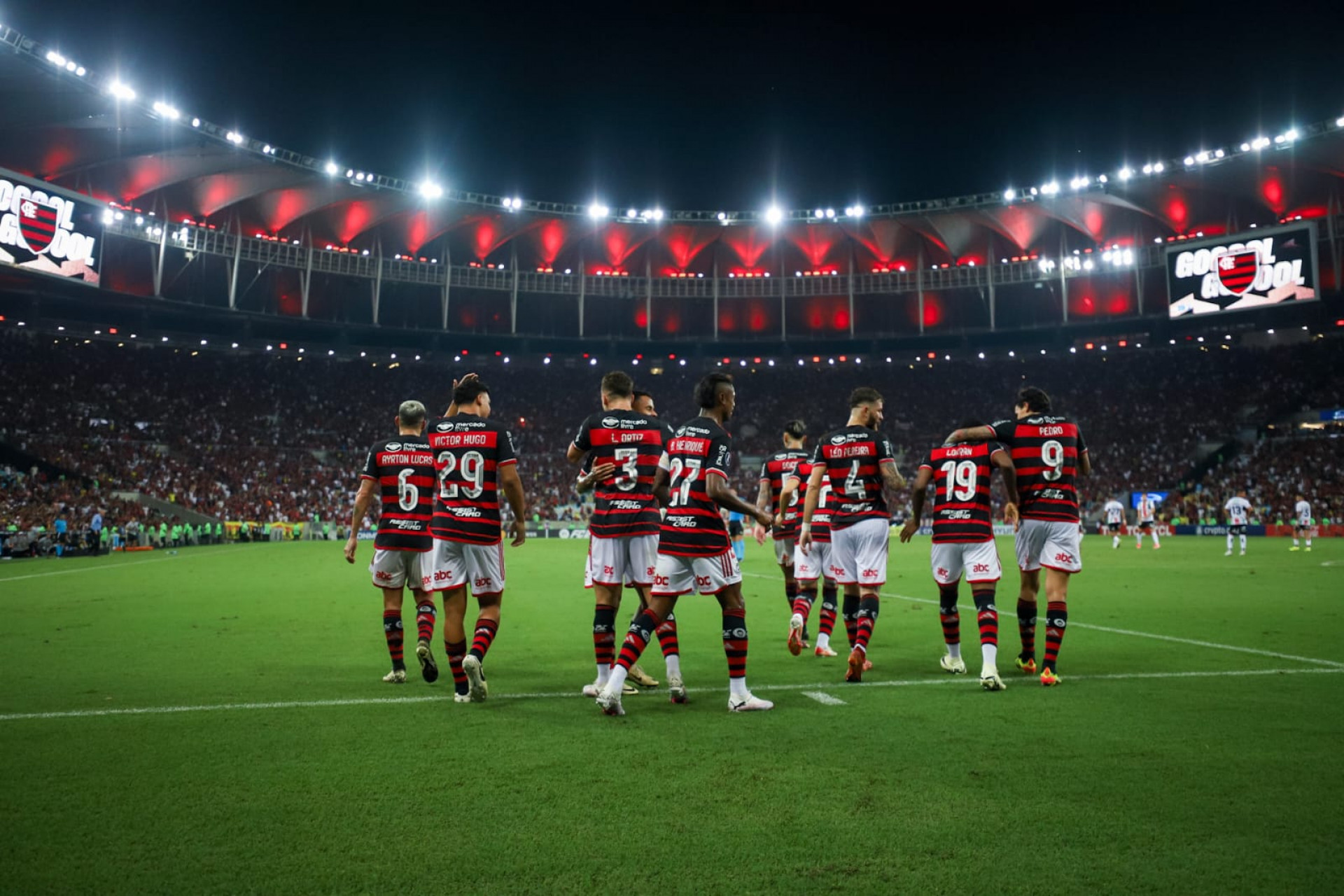 Time do Flamengo comemorando o gol marcado por Léo Ortiz - Renan Areias/Agência O Dia