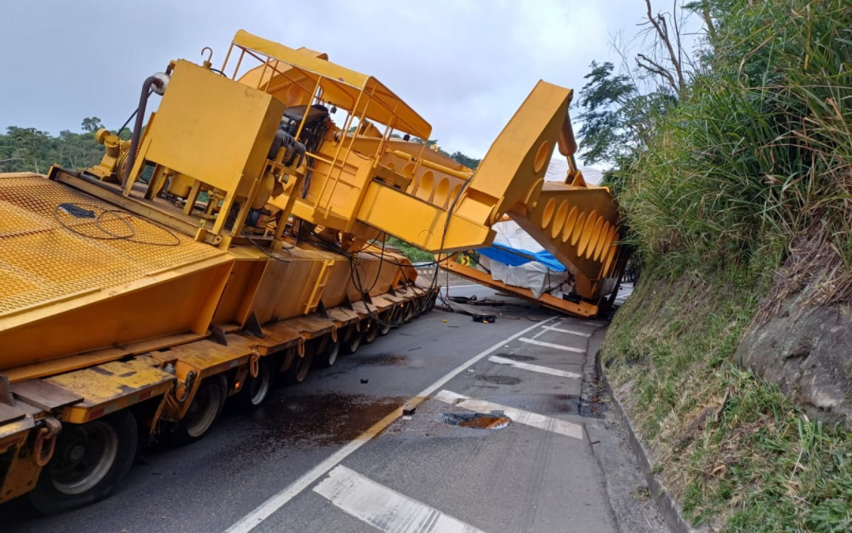 Tombamento prejudica trânsito de quem tentar chegar ao Rio