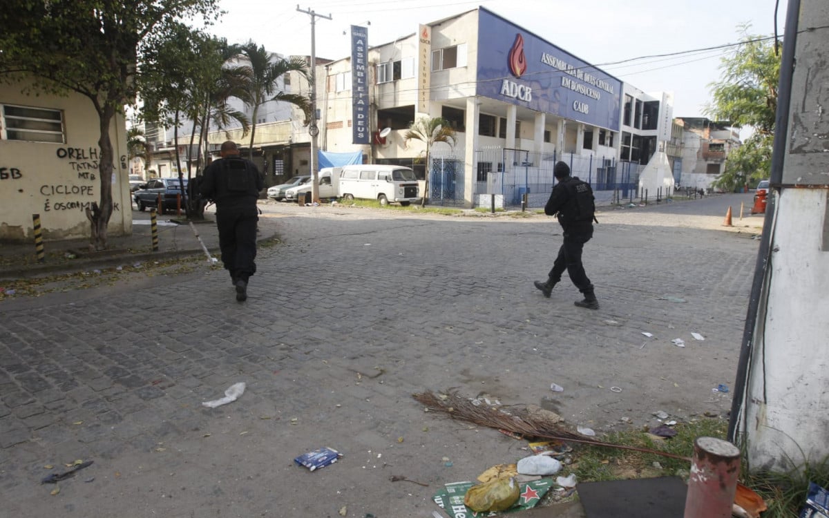 Policiais militares durante operação na Nova Holanda, no Complexo da Maré - Reginaldo Pimenta/Agência O DIA