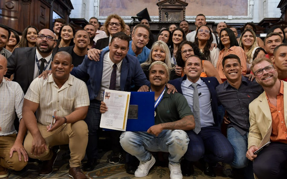  A cerimônia aconteceu no Palácio Tiradentes e foi presidida pelo deputado Felipinho Ravis (SDD)
