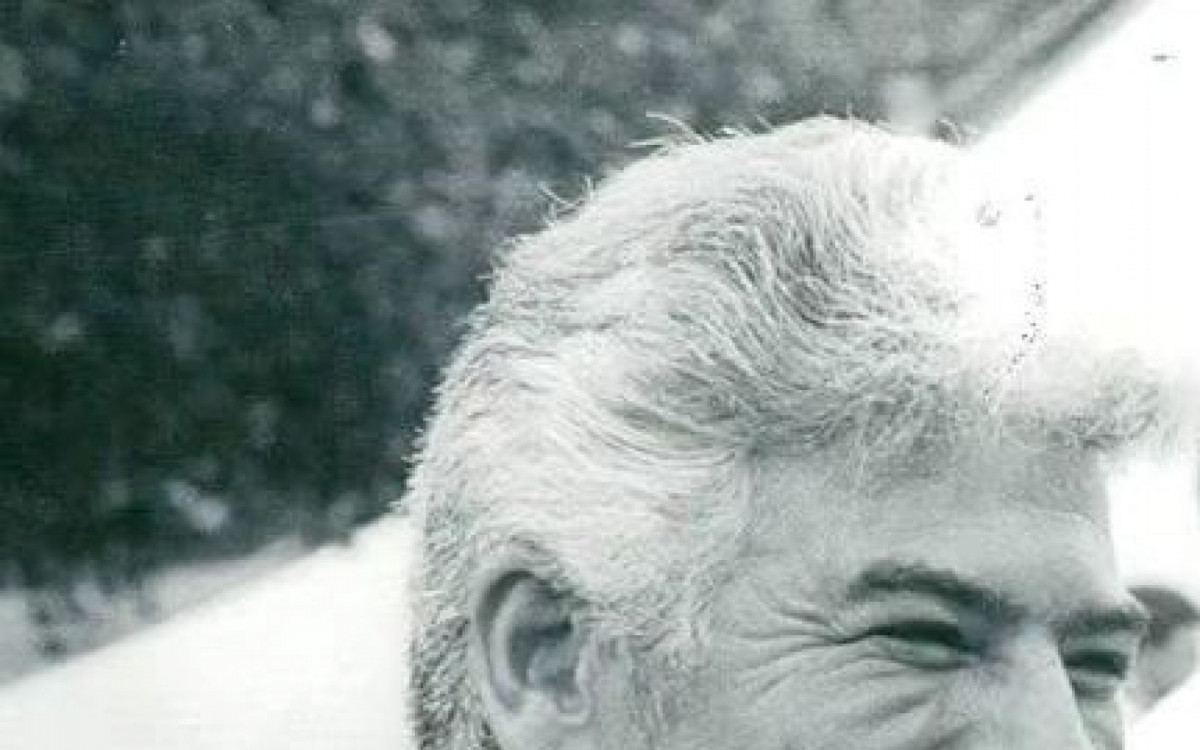 Ex-chefe de equipe, Ted Toleman, que proporcionou a Ayrton Senna sua estreia na principal categoria do automobilismo, morreu nesta quinta-feira (11) aos 86 anos, v&iacute;tima de ataque card&iacute;aco