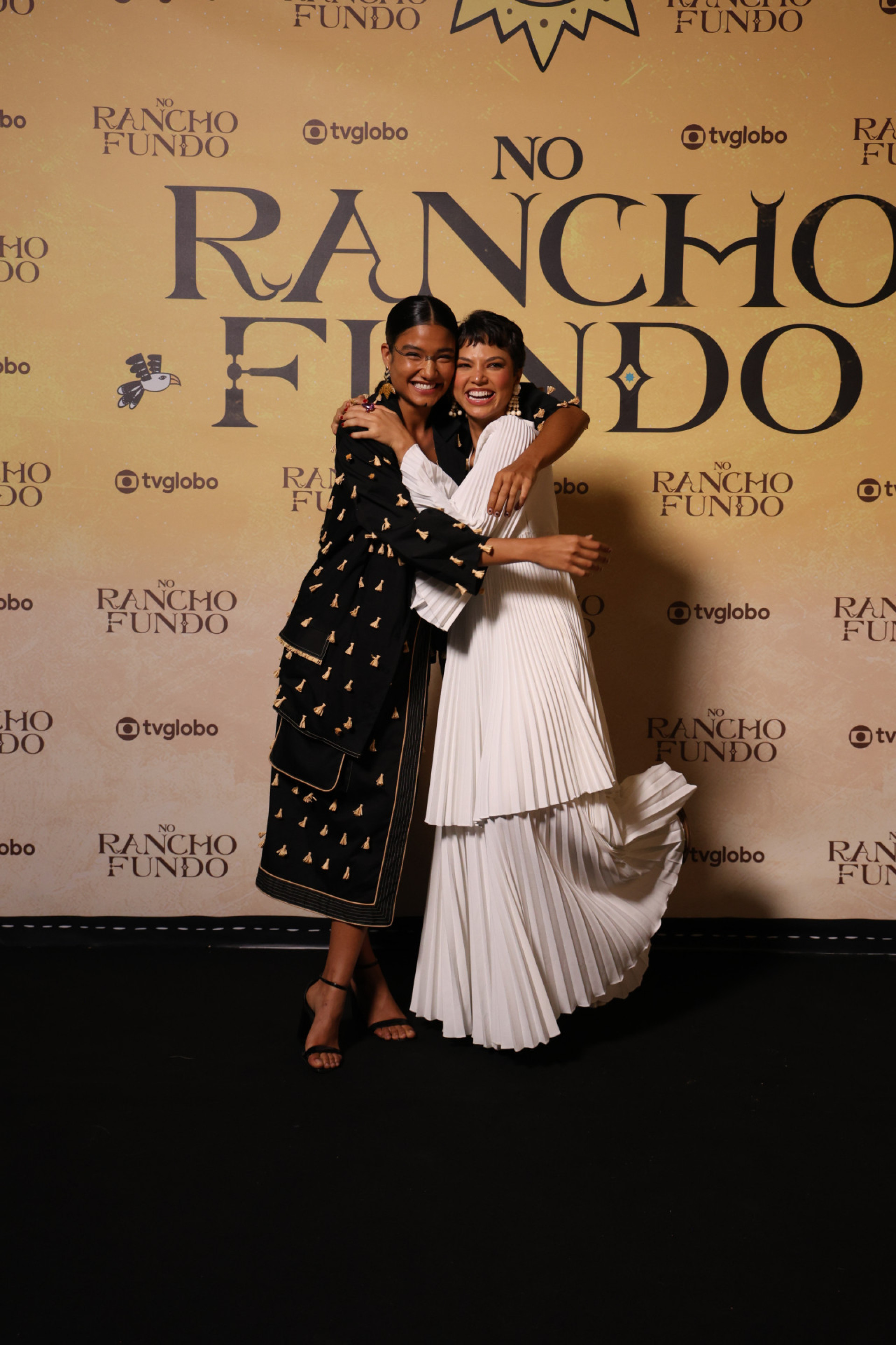 Dandara Queiroz e Heloisa Honeín no lançamento de No Rancho Fundo, nova novela das seis da TV Globo - Beatriz Damy / Globo