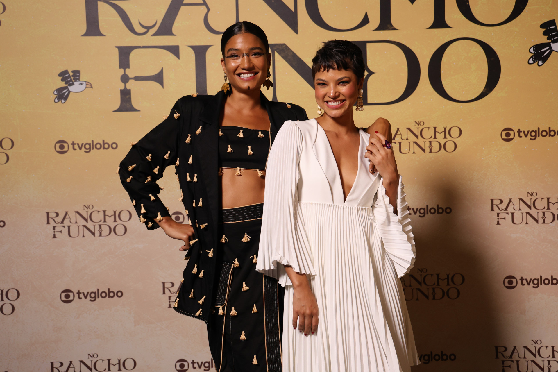 Dandara Queiroz e Heloisa Honeín no lançamento de No Rancho Fundo, nova novela das seis da TV Globo - Beatriz Damy / Globo