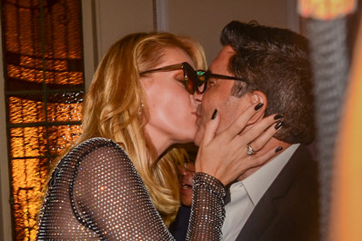 Ana Hickmann e Edu Guedes trocam beijos e carinhos em evento