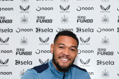 Newcastle anuncia renovação de contrato com Joelinton