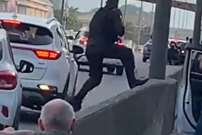 Tentativa de roubo a caminhão termina com mulher ferida na Avenida Brasil