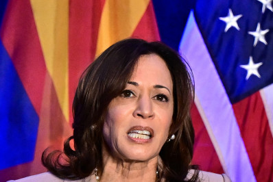 Trump 'quer levar os EUA de volta a 1800' no tema do aborto, diz Kamala Harris