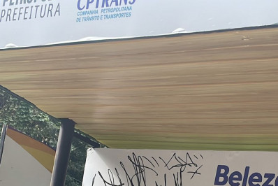 Abrigos de ônibus são alvo de vandalismo em Petrópolis