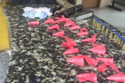 Homem é preso com arma e drogas em Cabo Frio