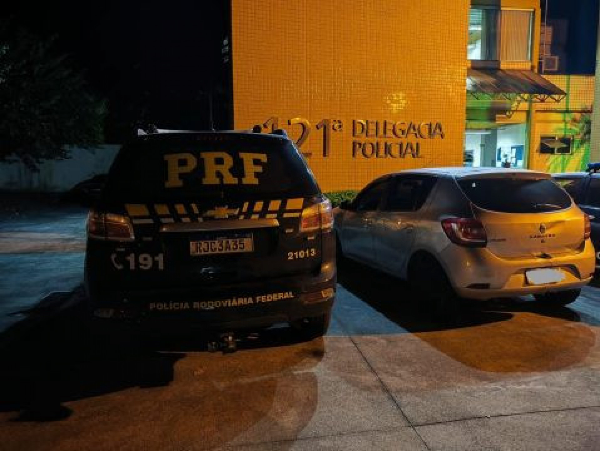 O suspeito foi levado para a Delegacia de Polícia Civil, em Casimiro de Abreu - Foto: Polícia Rodoviária Federal