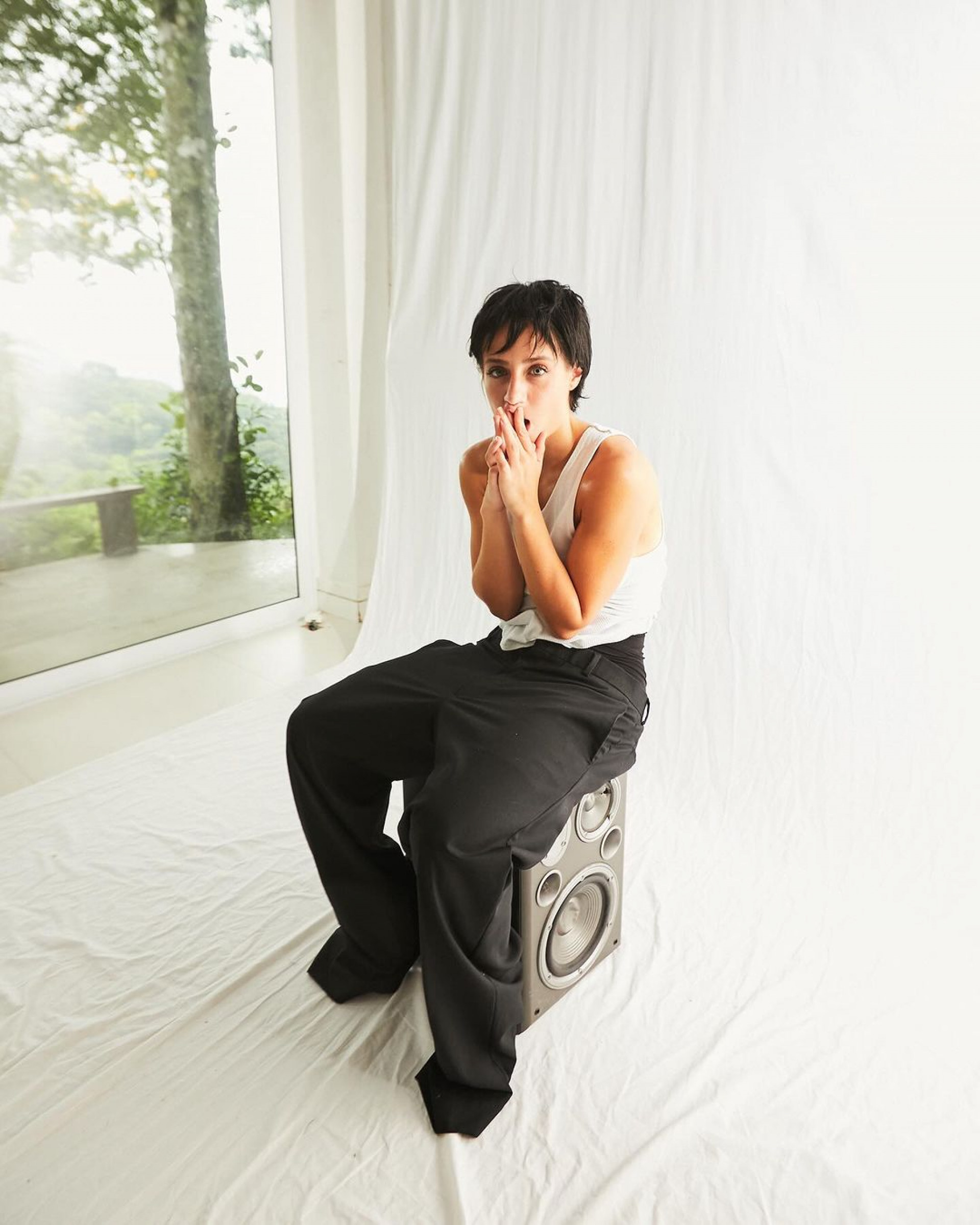 Bruna Griphao compartilha ensaio fotográfico com cabelos escuros - Reprodução