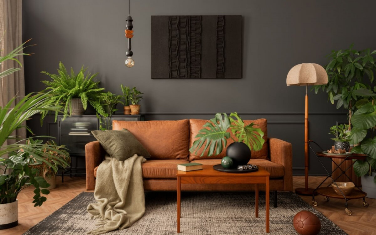 &Eacute; poss&iacute;vel dar uma cara nova a m&oacute;veis de madeira antigos (Imagem: Followtheflow | Shutterstock)