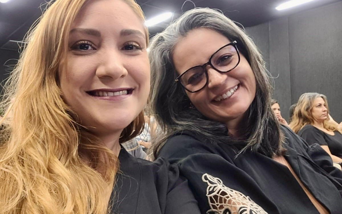 Marceli Soares, gerente do Licenciamento e Controle Ambiental, e Larissa Gomes, arquiteta e urbanista de Mesquita