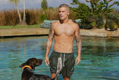 Bruno Gagliasso completa 42 anos e brinca: ‘Há 12 anos fazendo 30’