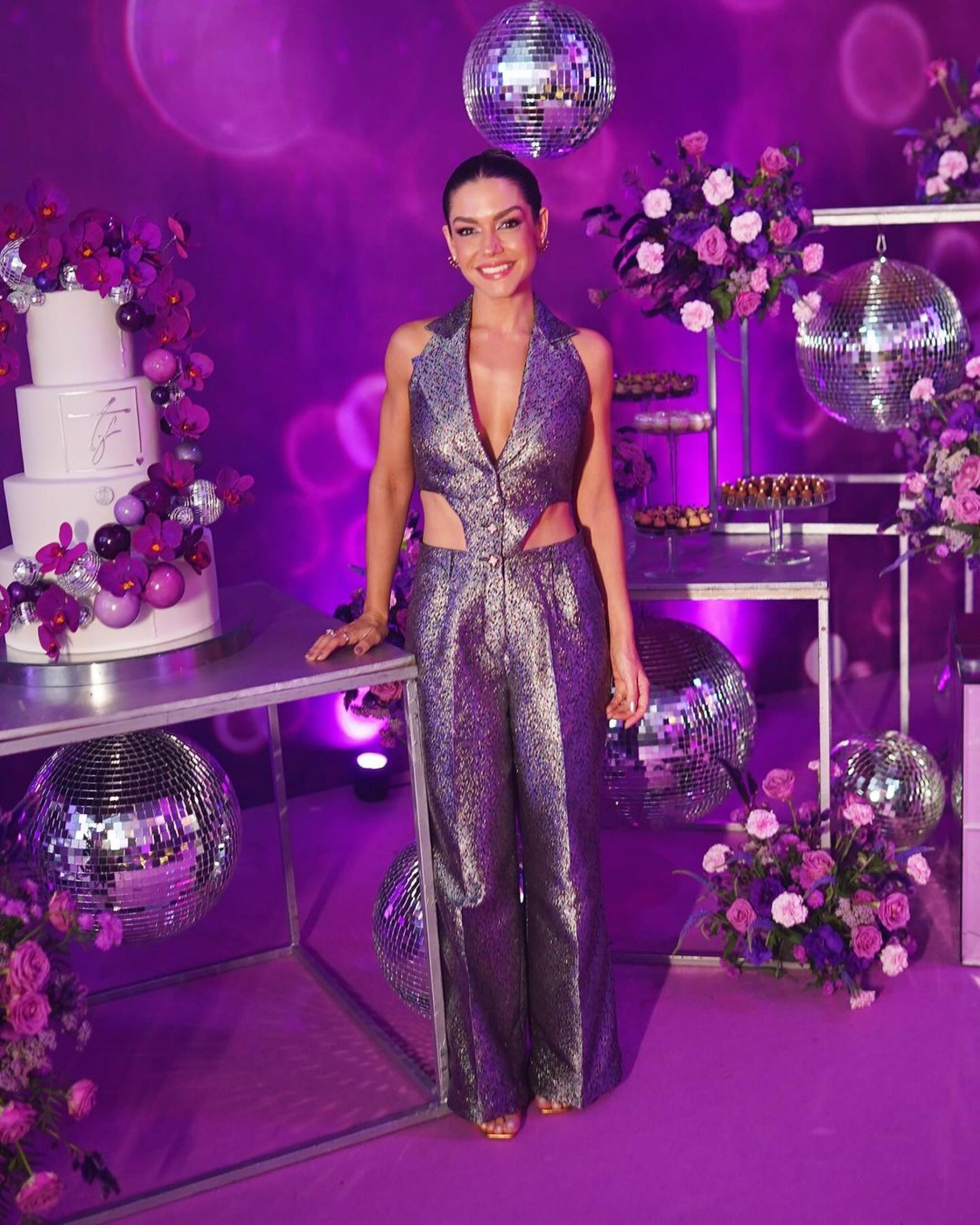 Thais Fersoza comemora seus 40 anos com festa luxuosa ao lado da família - Reprodução / Instagram