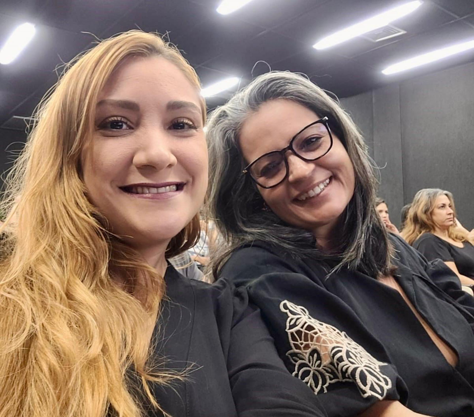 Marceli Soares, gerente do Licenciamento e Controle Ambiental, e Larissa&nbsp;Gomes, arquiteta e urbanista de Mesquita - Divulga&ccedil;&atilde;o