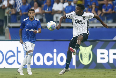 Botafogo sai na frente, fica com um a menos e sofre virada no fim para o Cruzeiro