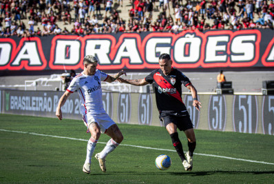 Árbitro justifica expulsões na súmula em estreia do Flamengo no Brasileirão