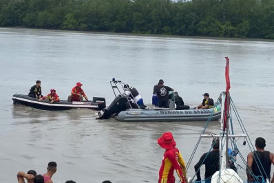 PF e Marinha iniciam resgate de embarcação achada com corpos em decomposição no Pará