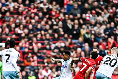 Alisson retorna, mas Liverpool perde em casa para o Crystal Palace