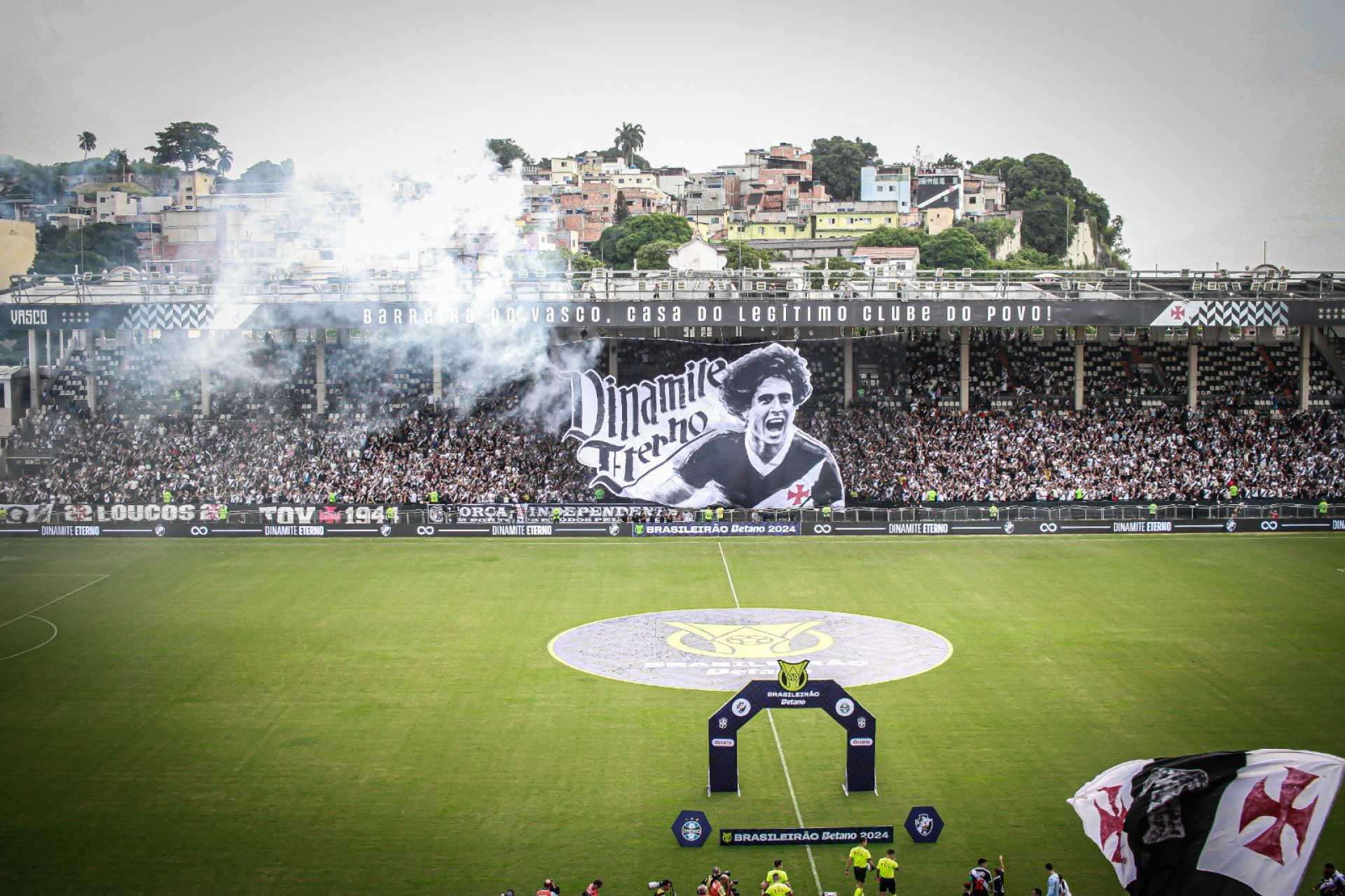 Mosaico da torcida do Vasco em homenagem a Roberto Dinamite - Matheus Lima | Vasco Da Gama