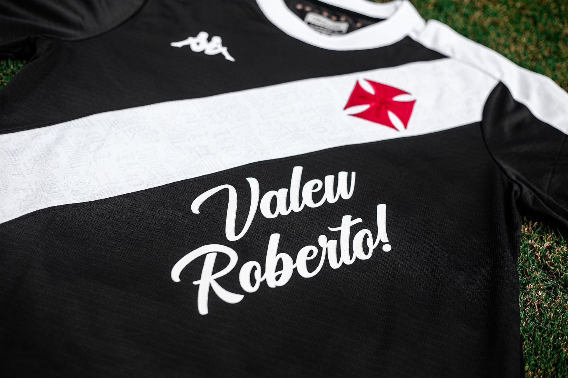 Homenagem a Roberto Dinamite na camisa do Vasco - Leandro Amorim | Vasco Da Gama